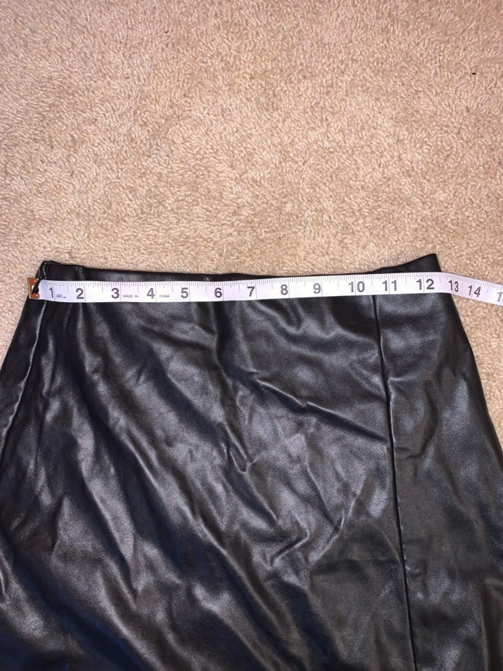 Old Navy Women’s Faux Leather Black Mini Skirt with Front Slit and Zipper XS - Picture 4 of 7